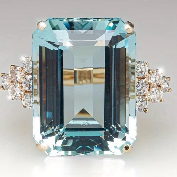 Elegant Aquamarine and Diamond Gold Ring sz 7 - Picture 3 of 8